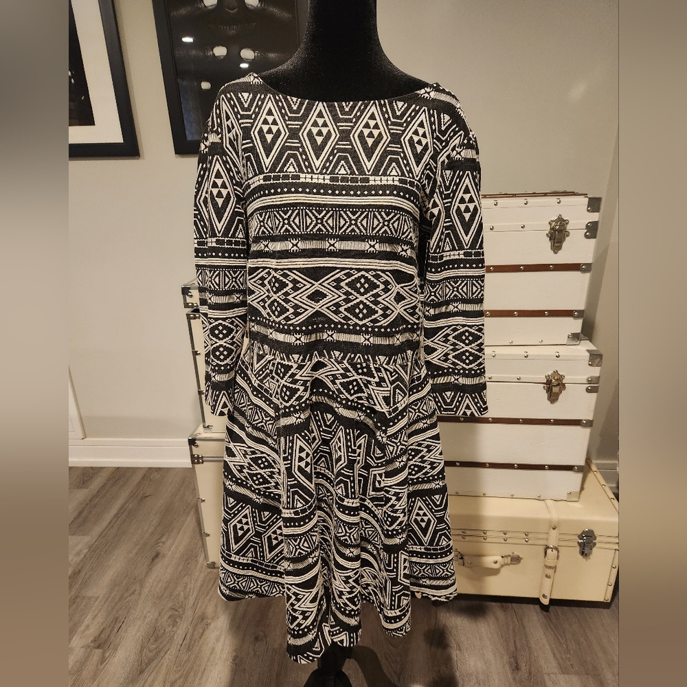 Black and White Geometric Patterned Dress